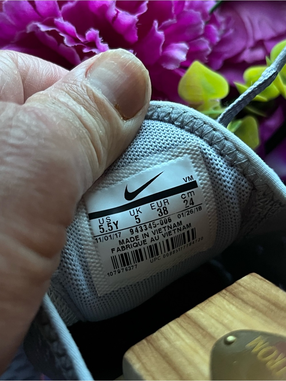 Nike AirMax 270
Streetwear/Lifestyle
Athletic Shoes
Size 5.5 Youth/7 Women - Picture 8 of 12